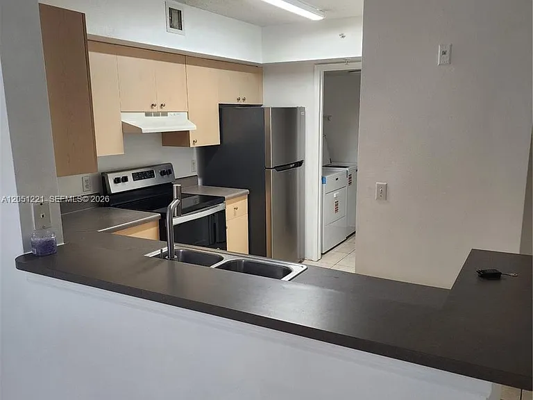 2433 Centergate Dr #203 — Photo 6