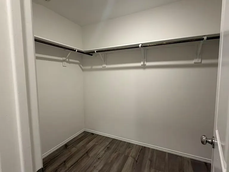 405 Laurenbrooke Dr — Photo 6