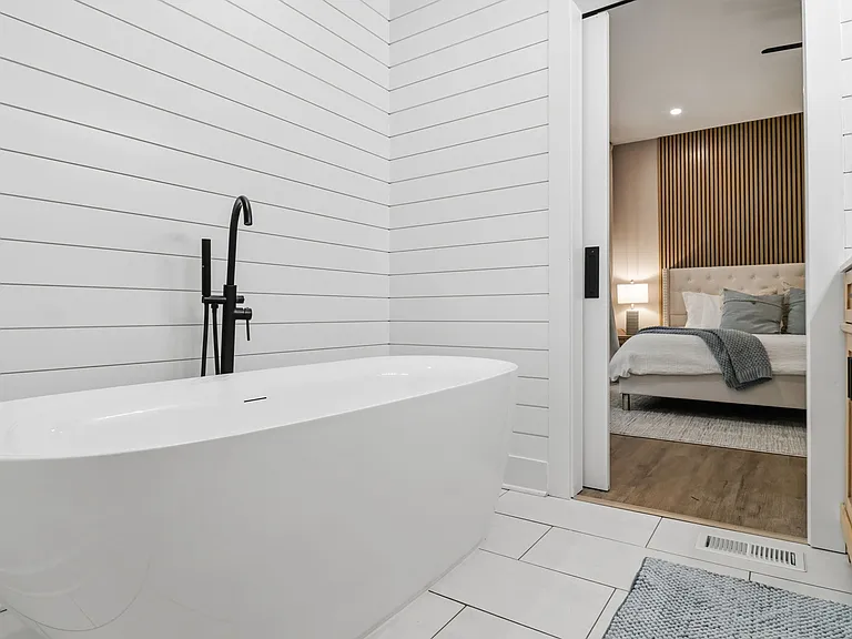 Primary Bath w/ Freestanding Soaking Tub