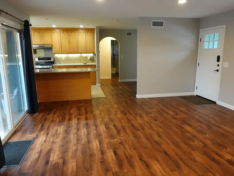 1006 Maertin Ln — Photo 5