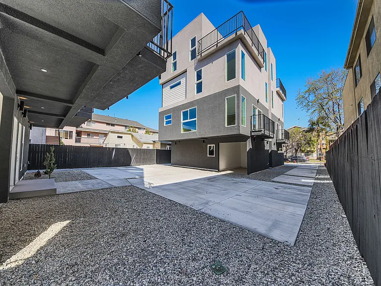 5263 Cartwright Ave — Photo 22