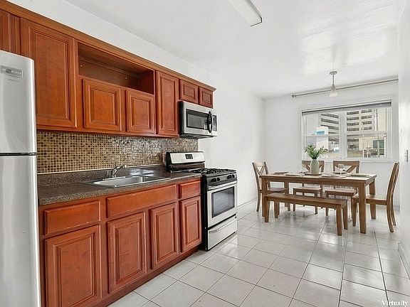 4th image of 2665 E 6th St #1