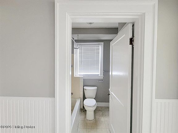 5th image of 106 Crestwood Ave