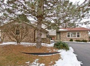 6388 Glenbrook Ct, Lisle, IL 60532