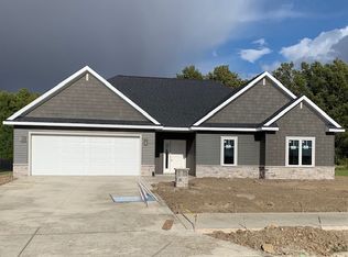 2235 Red Oak Ct, Bluffton, IN 46714