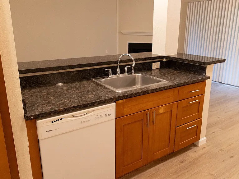 Willow Creek Apartments — Photo 9