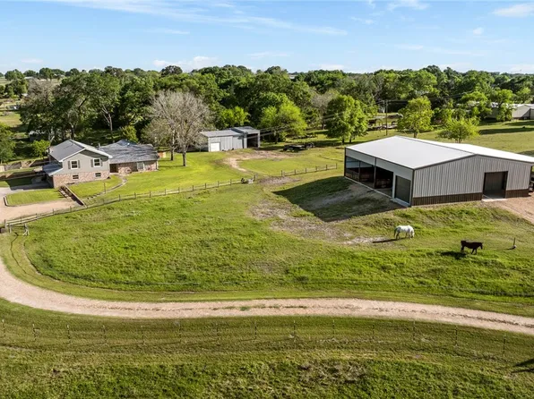 2355 Jackson League Cir, Brenham, TX 77833