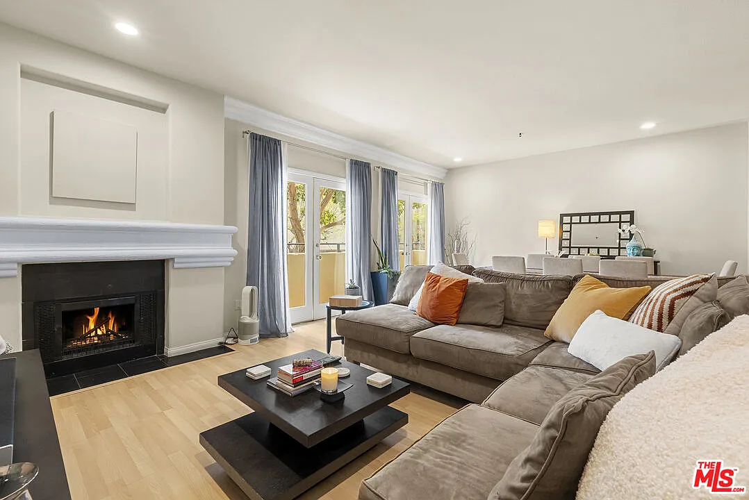 2 bed, 3.0 bath, 1652 sqft, $5,300 — Photo 3