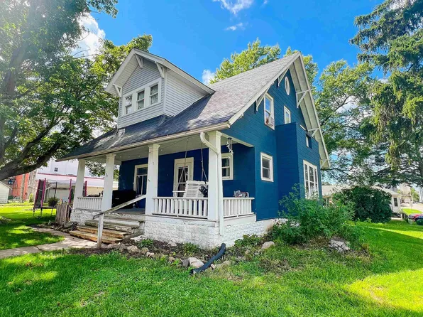 108 N 1st St, Hawkeye, IA 52147