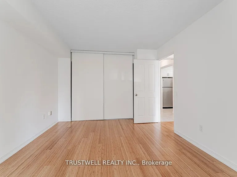 942 Yonge St #503 — Photo 11