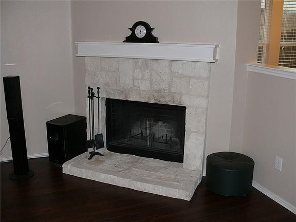 4th image of 1304 Gayle St