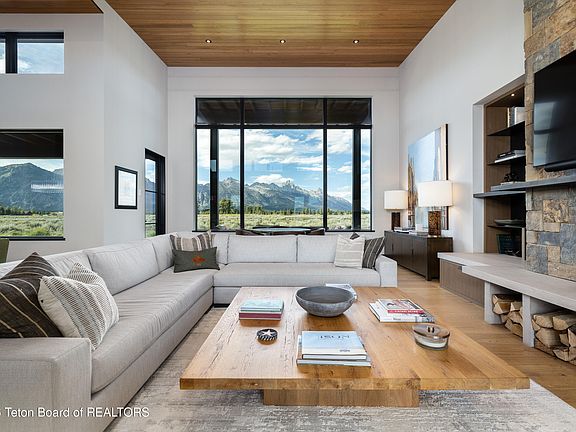 4th image of 7450 N Orourke Way