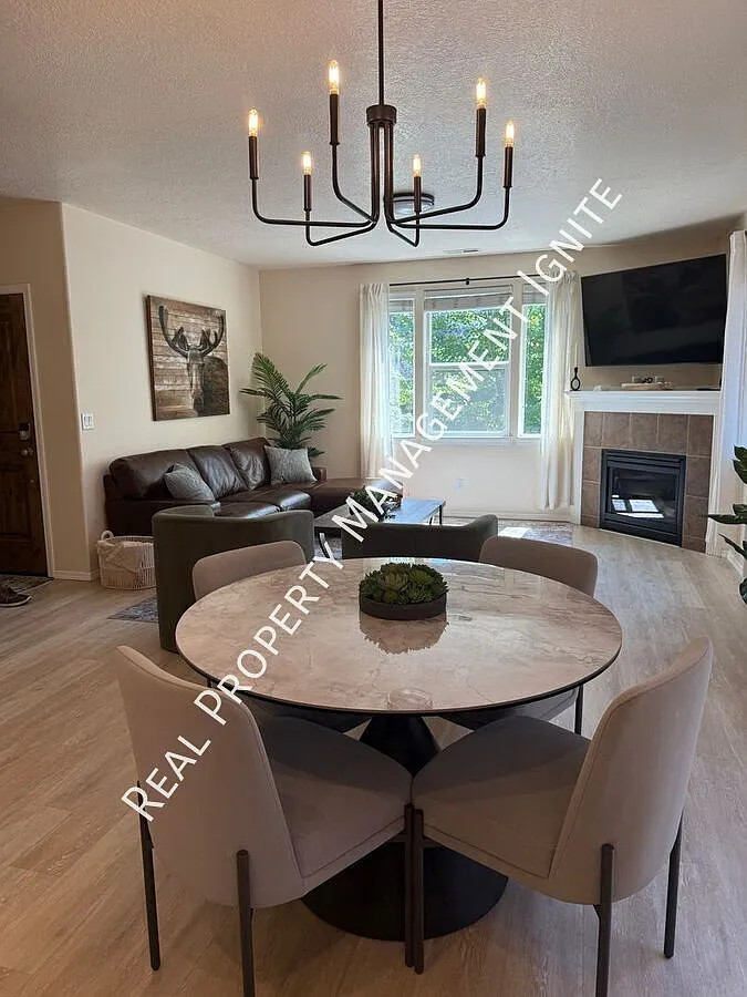 Fully Furnished Retreat Close to Old Mill District — Photo 4