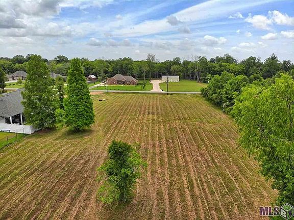 5th image of 1600 Bayou Paul Ln