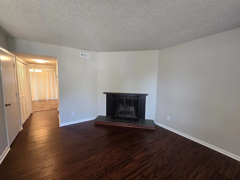5837 Shady Grove Cir — Photo 3