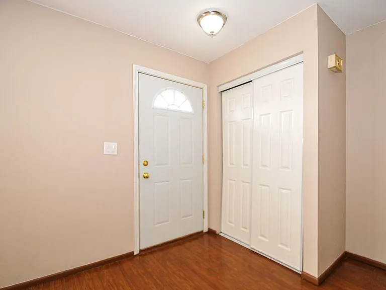 513 W Potter St — Photo 40