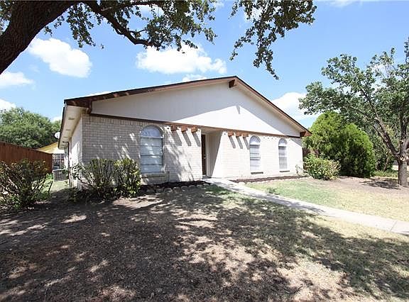 2nd image of 2203 Lockwood Dr