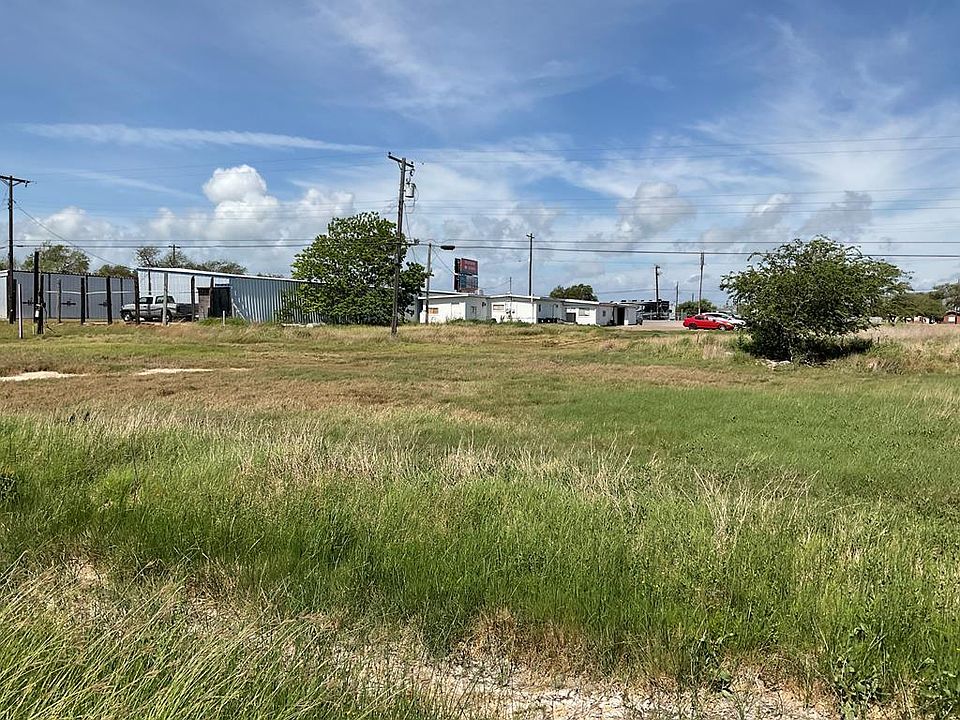 1st image of 63 Saint Charles Loop W