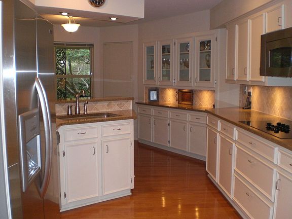 Beautifully updated kitchen