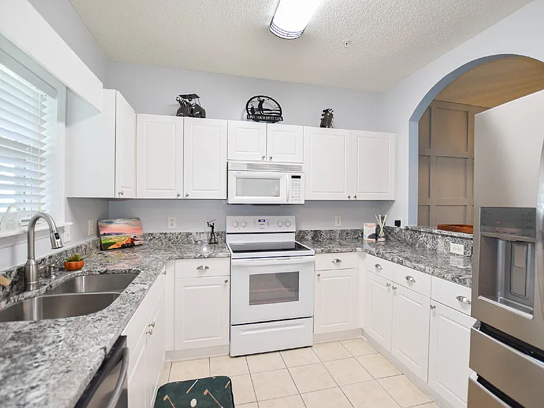5825 Catalina Dr #723 — Photo 9
