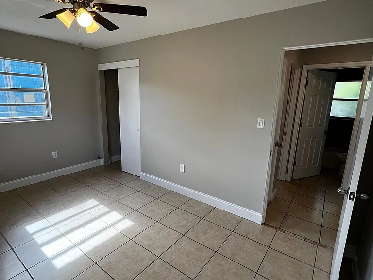3015 Leon Ave — Photo 6