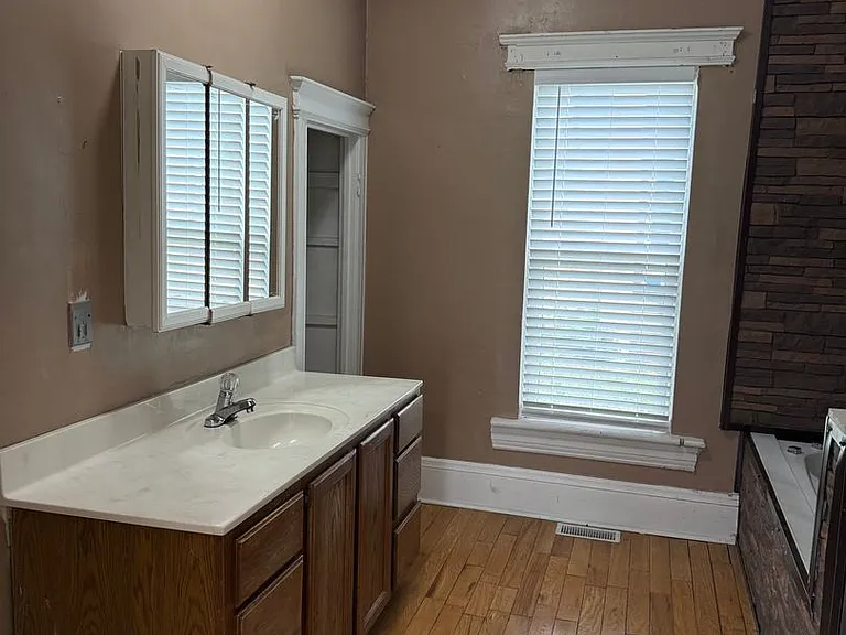 222 N Gorham St — Photo 10