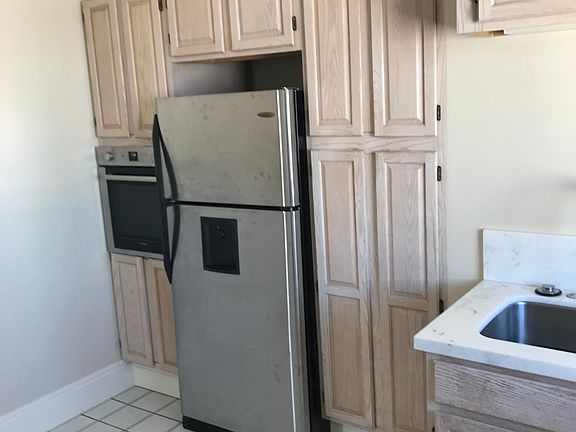 4th image of 825 Fell St