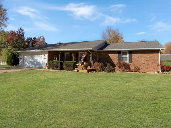 2829 Paradise Rd, Mattoon, IL 61938