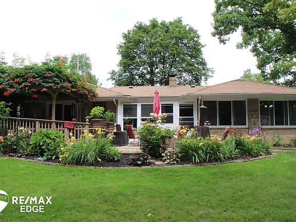 4th image of 1072 Pinecrest Ln