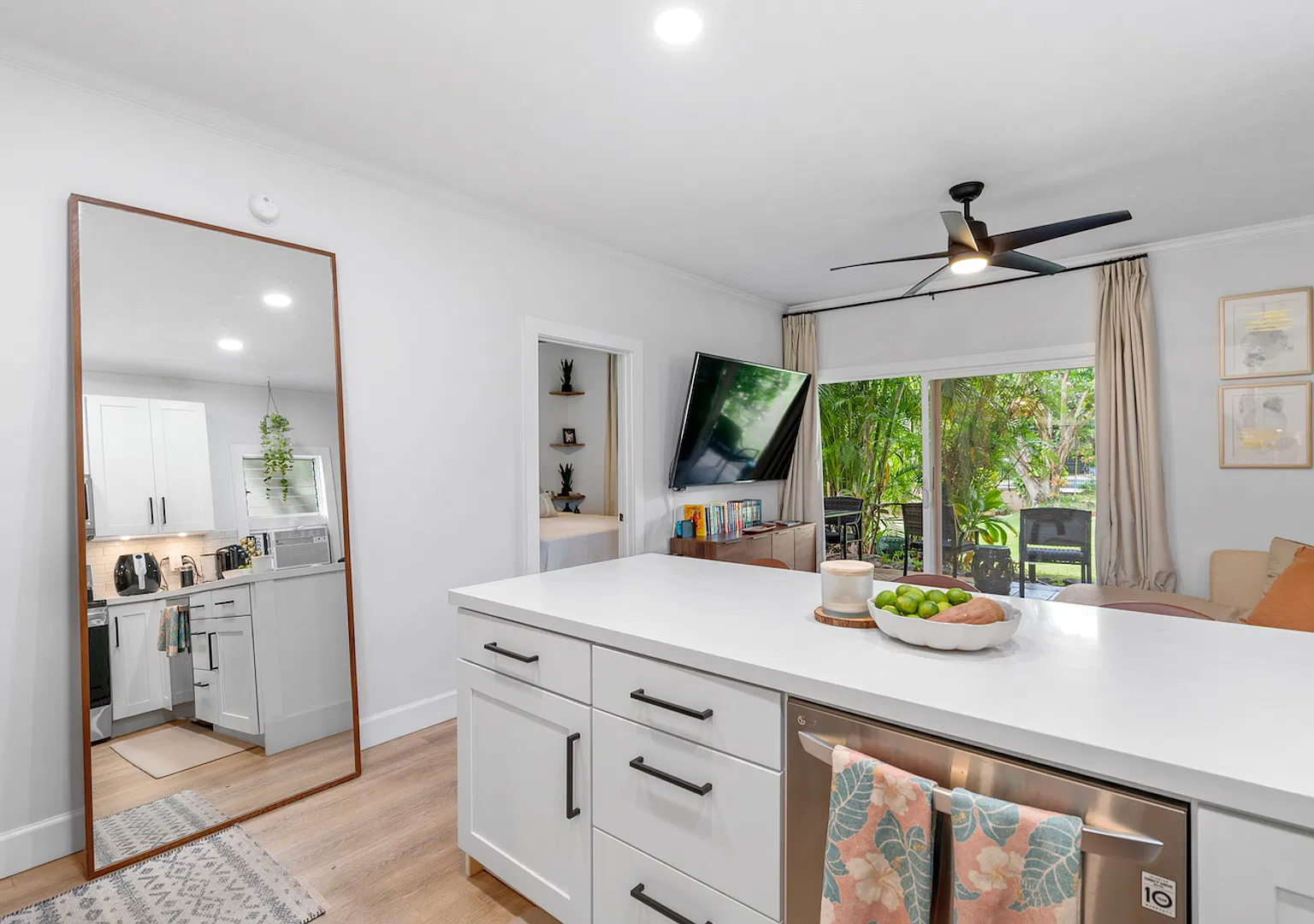 Beautiful 2 bed 1 bath Pohailani Condo — Photo 4