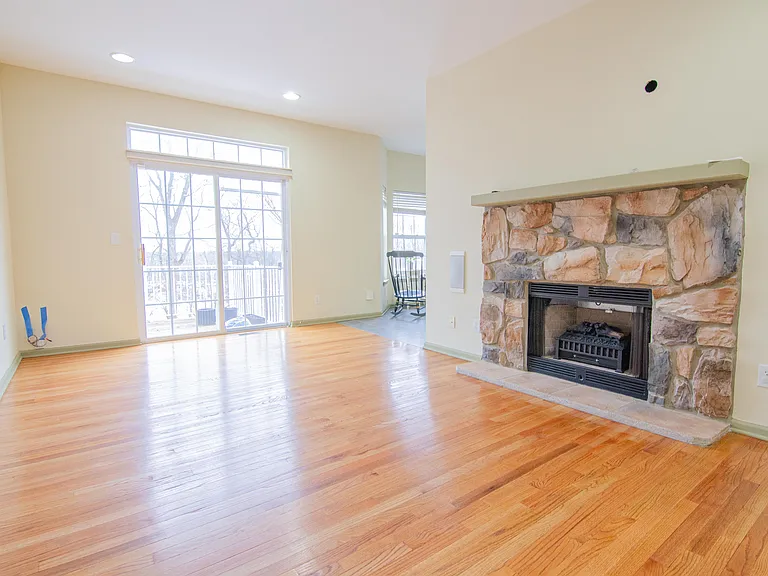 3027 King Ct — Photo 3