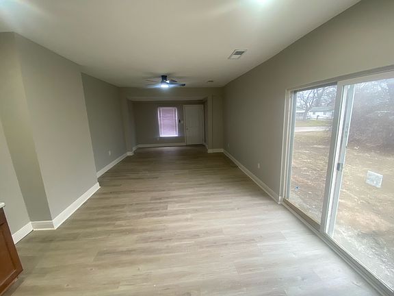 5th image of 2224 Langley Ave