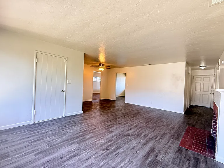 223 E Robinson Ave — Photo 14