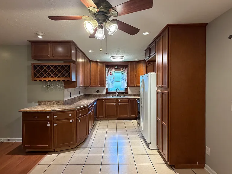 146 Celeste Ln — Photo 3