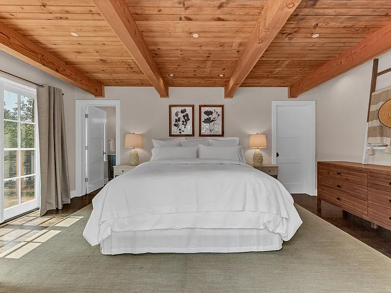 275 E Napa St — Photo 8