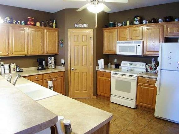 3rd image of 338 Lauren Ln