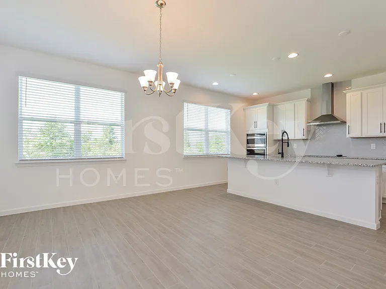 611 Avila Pl — Photo 4