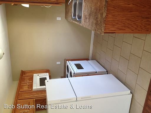 3rd image of 932 W Harper St