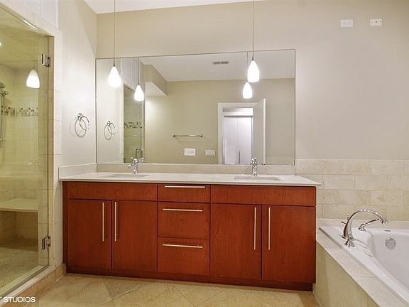 5th image of 2358 N Milwaukee Ave #2