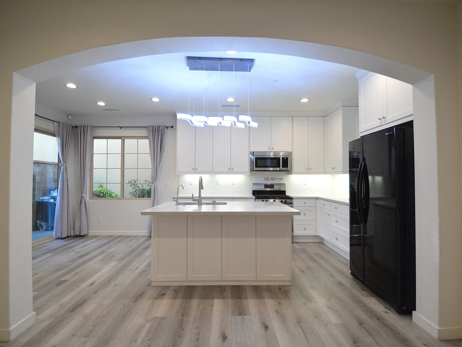 3 bed, 2.5 bath, 1460 sqft, $4,400 — Photo 4