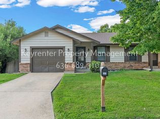 357 Della Dr, Saint Peters, MO 63376