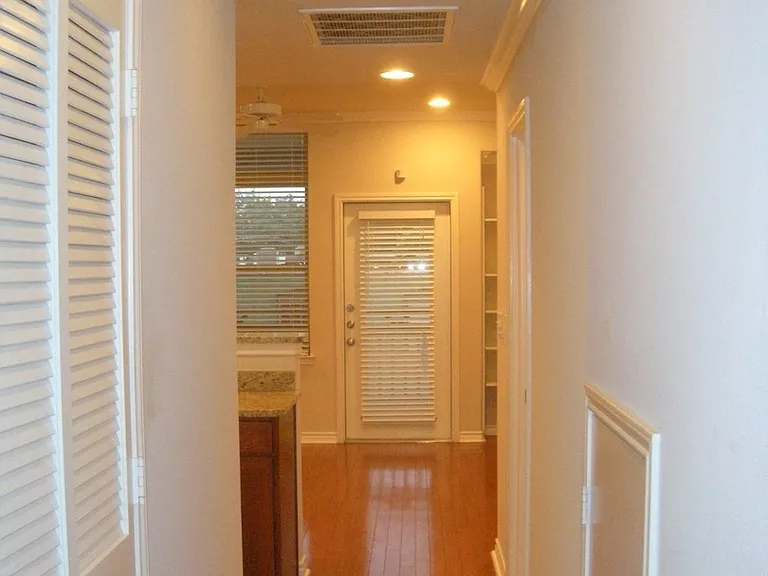 305 E 31st St #4 — Photo 9