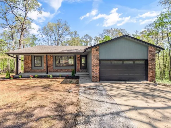 104 Red Fox Rd NE, Gravette, AR 72736