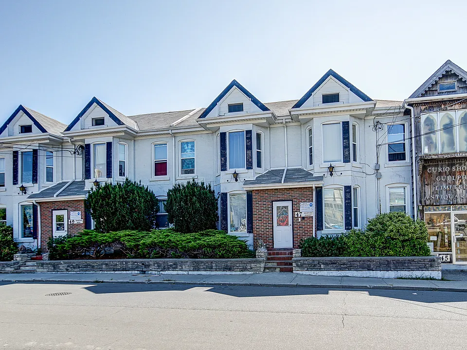 45 Surrey St E