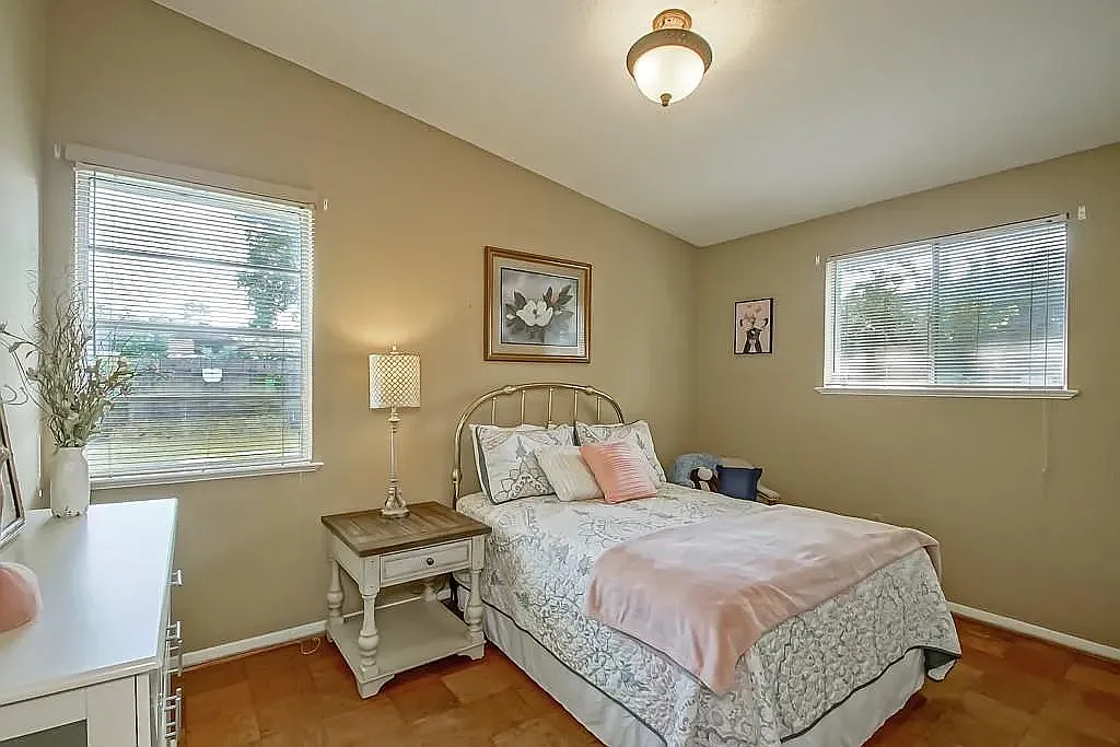 9817 Martha Ln — Photo 2