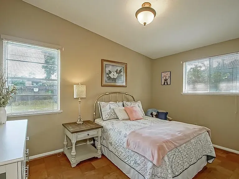 9817 Martha Ln — Photo 2