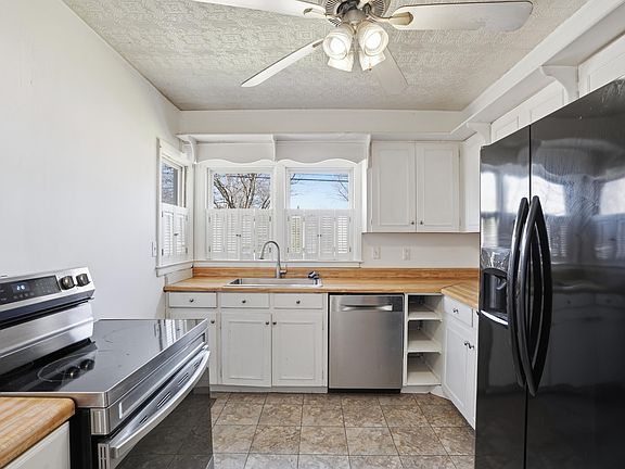 2nd image of 210 Gale Dr NE