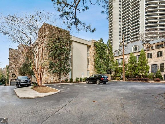 4th image of 2632 Peachtree Rd NW #402B