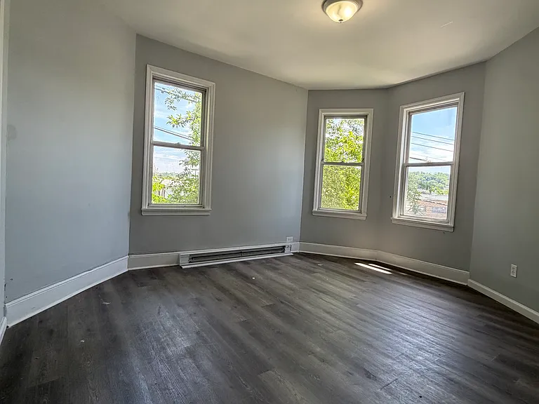 1 Oneida St #1 — Photo 1