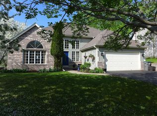 6552 Promontory Dr, Eden Prairie, MN 55346